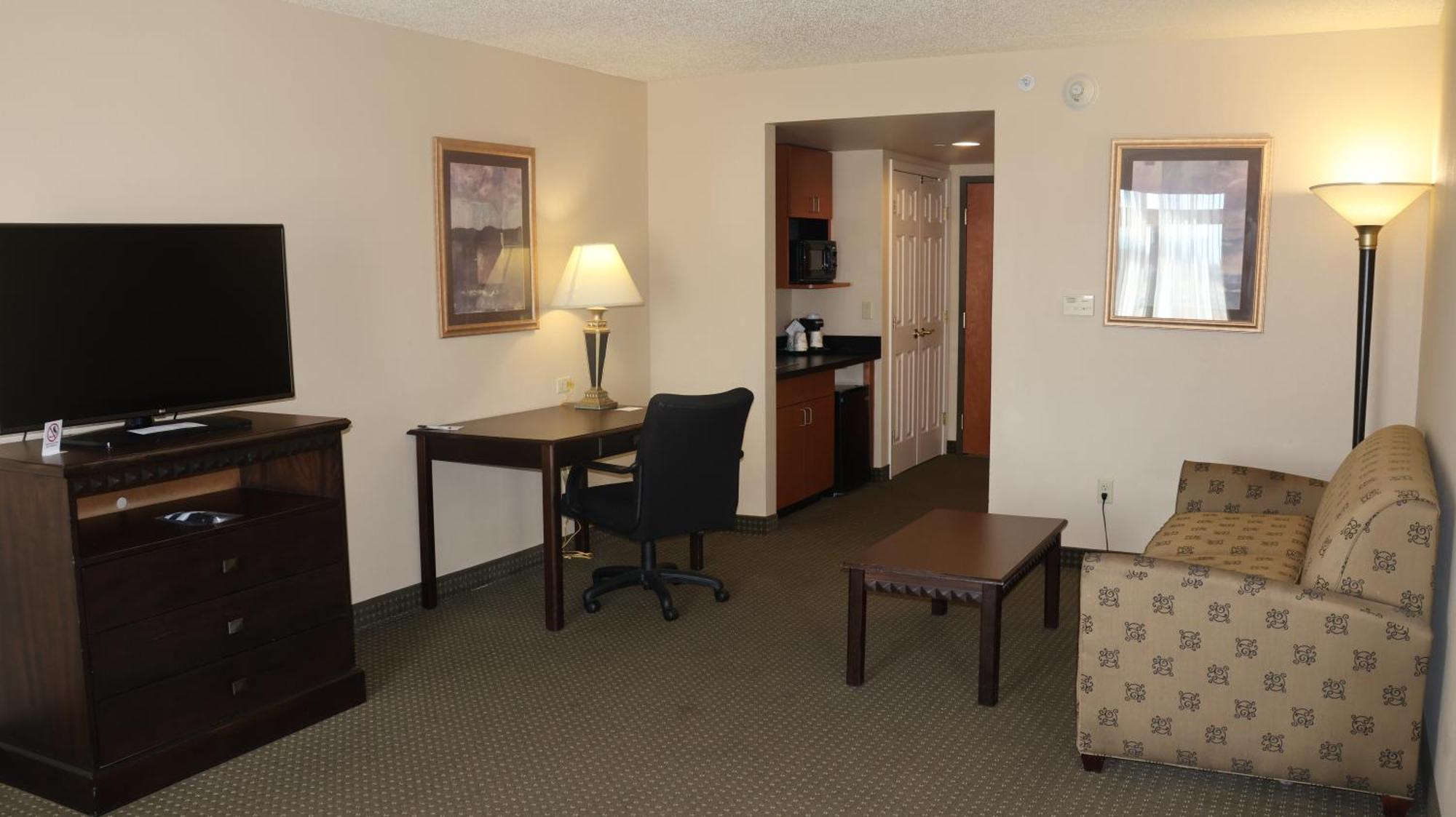 Wingate By Wyndham Peoria - Complimentary Area Shuttle Hotel Exterior photo