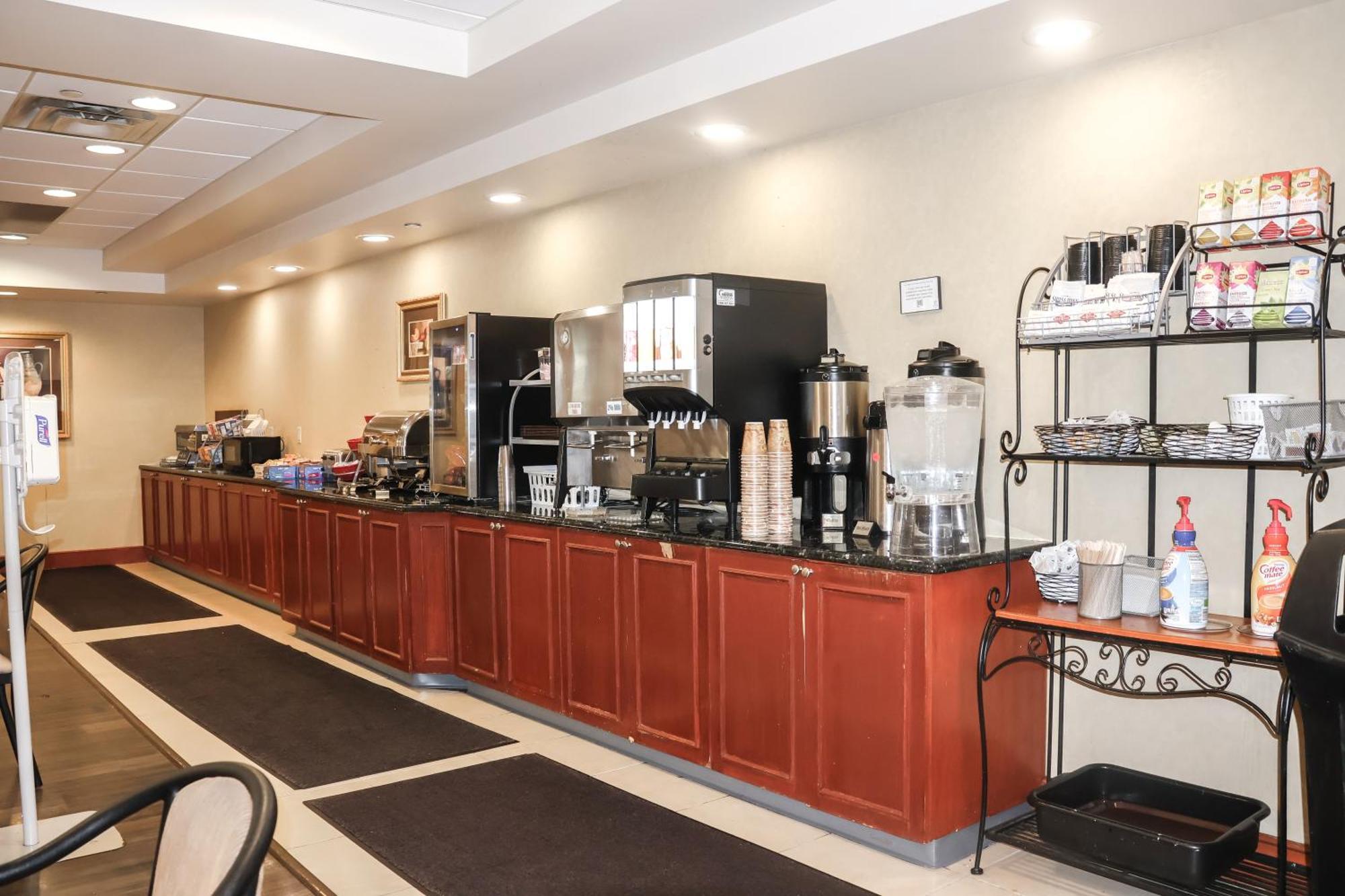 Wingate By Wyndham Peoria - Complimentary Area Shuttle Hotel Exterior photo